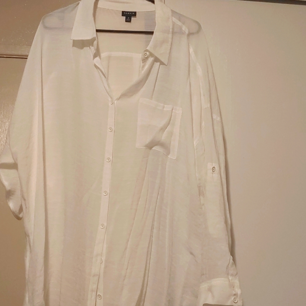Torrid size3 white linen button down shirt new with out tags